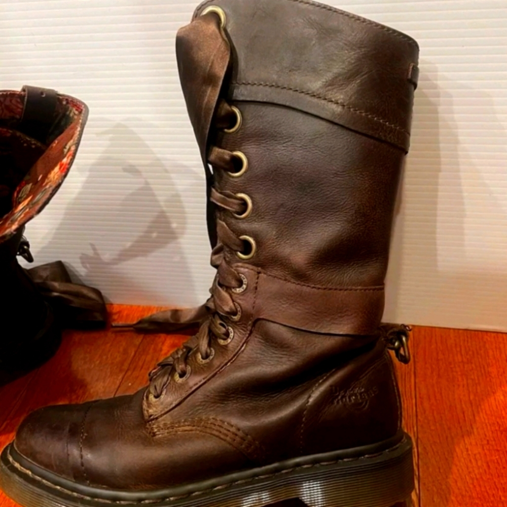 Doc Martens Triumph 1416 brown boots size 8